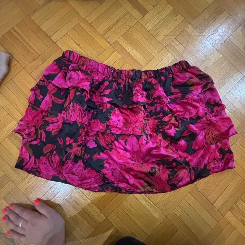 100 % silk floral mini lawyered skirt early 2000s